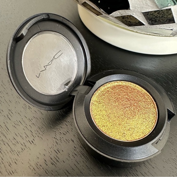 NWOT MAC I LIKE 2 WATCH  Dazzleshadow - Picture 1 of 3